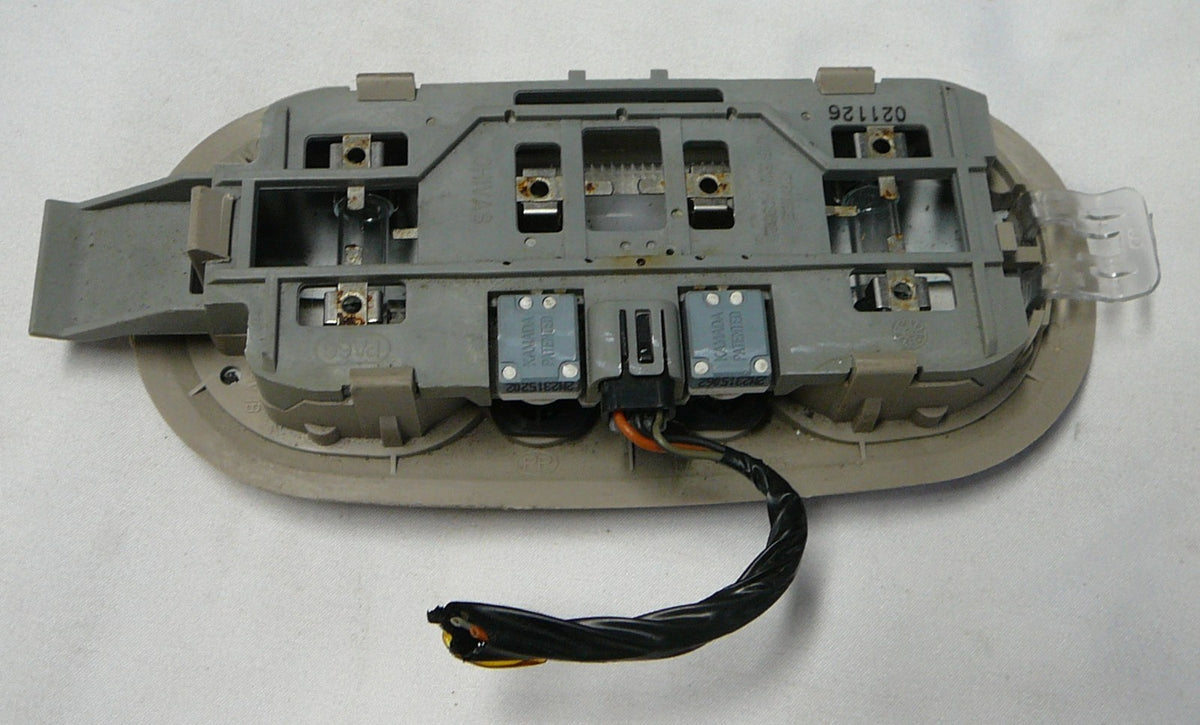 00 - 06 Escalade Tahoe Suburban Yukon Overhead Dome Light Lamp OEM 15166043 AD1