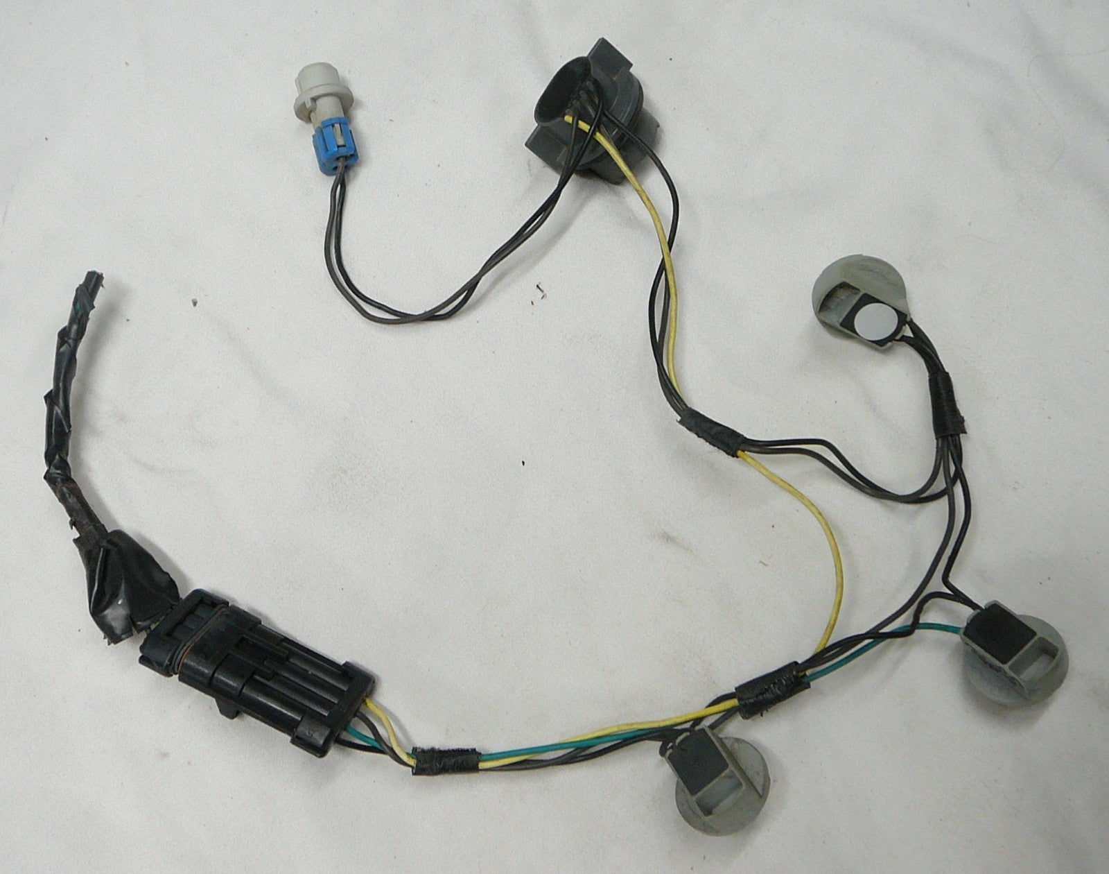 05 - 09 Buick Lacrosse Socket Rear L or R Taillight Wire Harness 25918363 A10