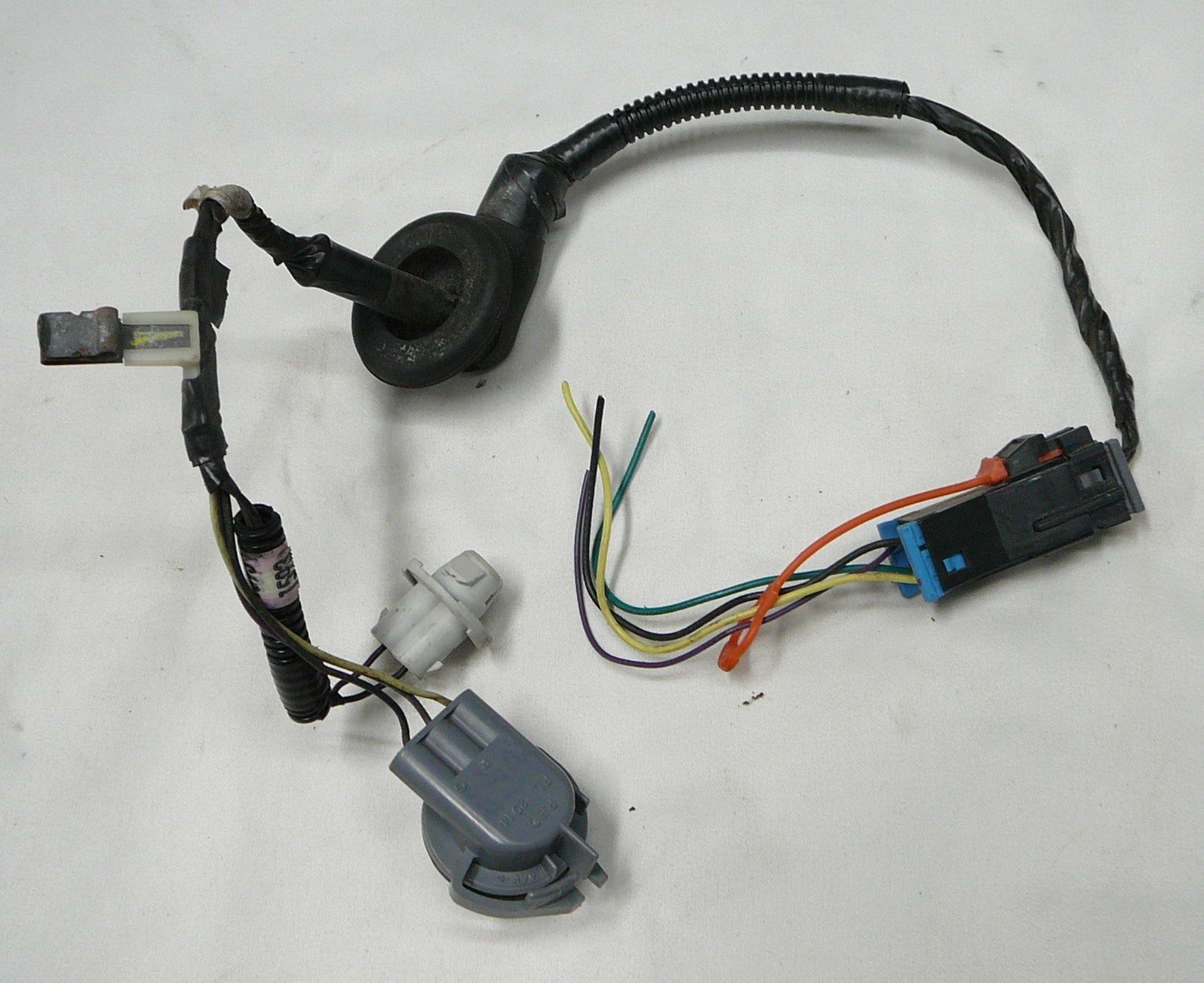 00 - 05 Buick LeSabre Socket Rear L or R Taillight Wire Harness 16532855 A10