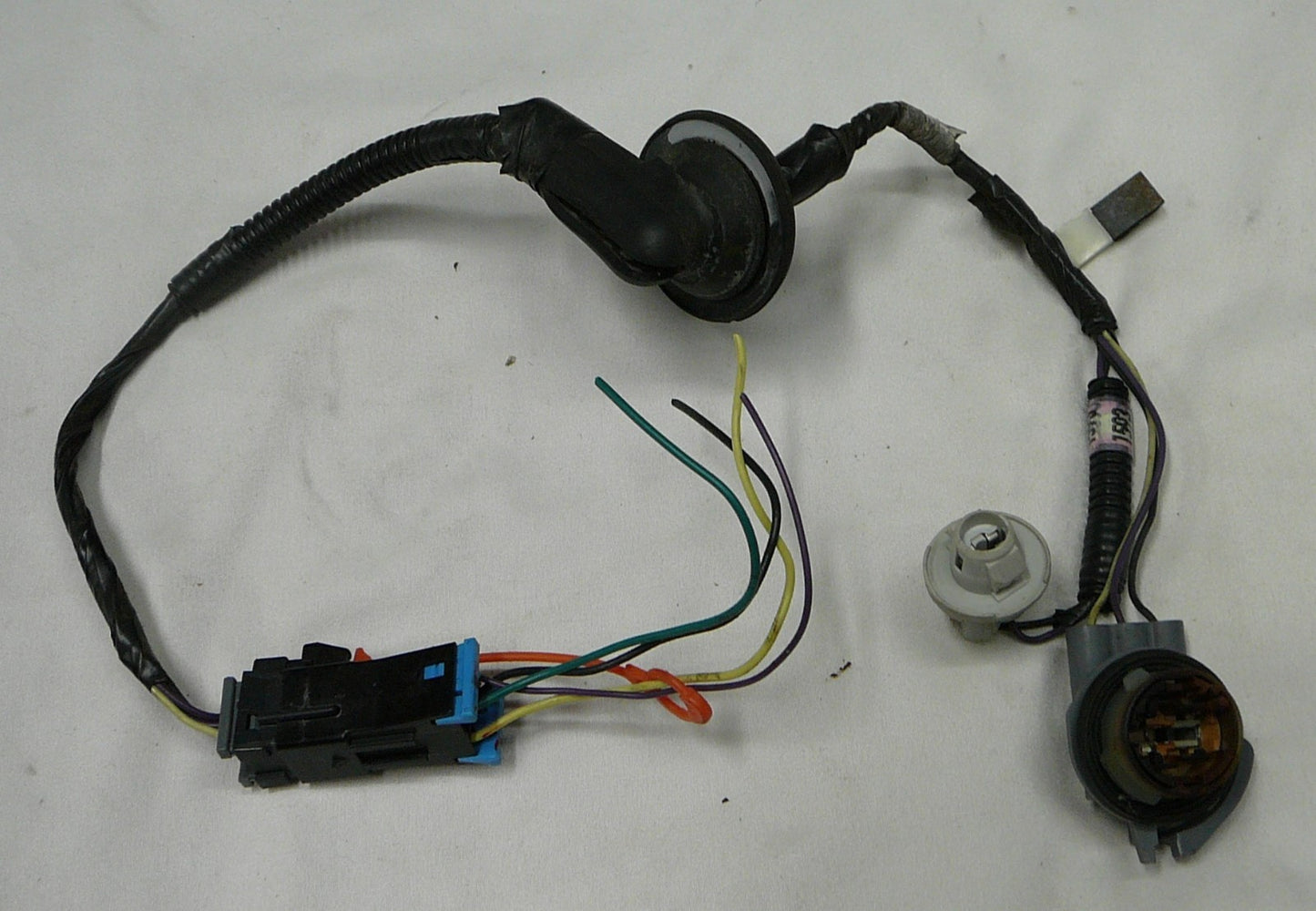 00 - 05 Buick LeSabre Socket Rear L or R Taillight Wire Harness 16532855 A10