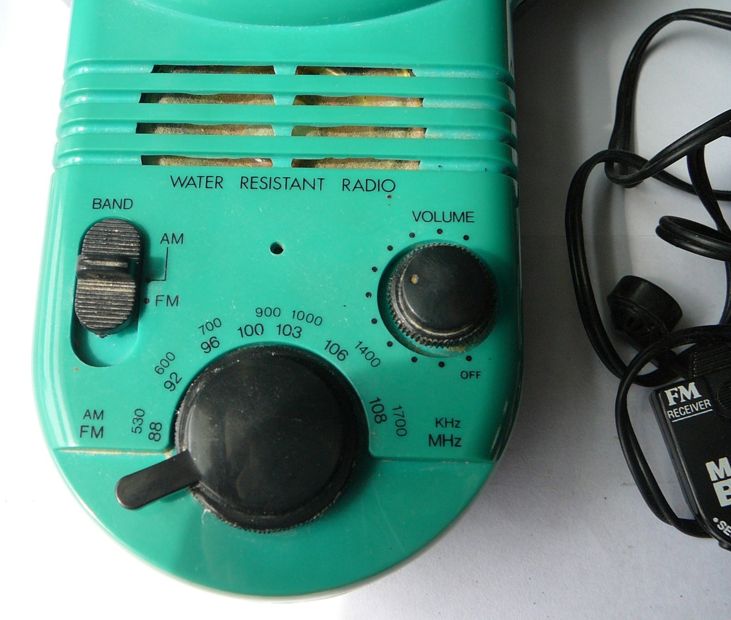 Vintage 1990's Poly AM/FM Water Resistant Clock Radio w/ Stand Hanging Works!  D1