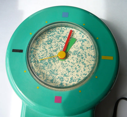Vintage 1990's Poly AM/FM Water Resistant Clock Radio w/ Stand Hanging Works!  D1