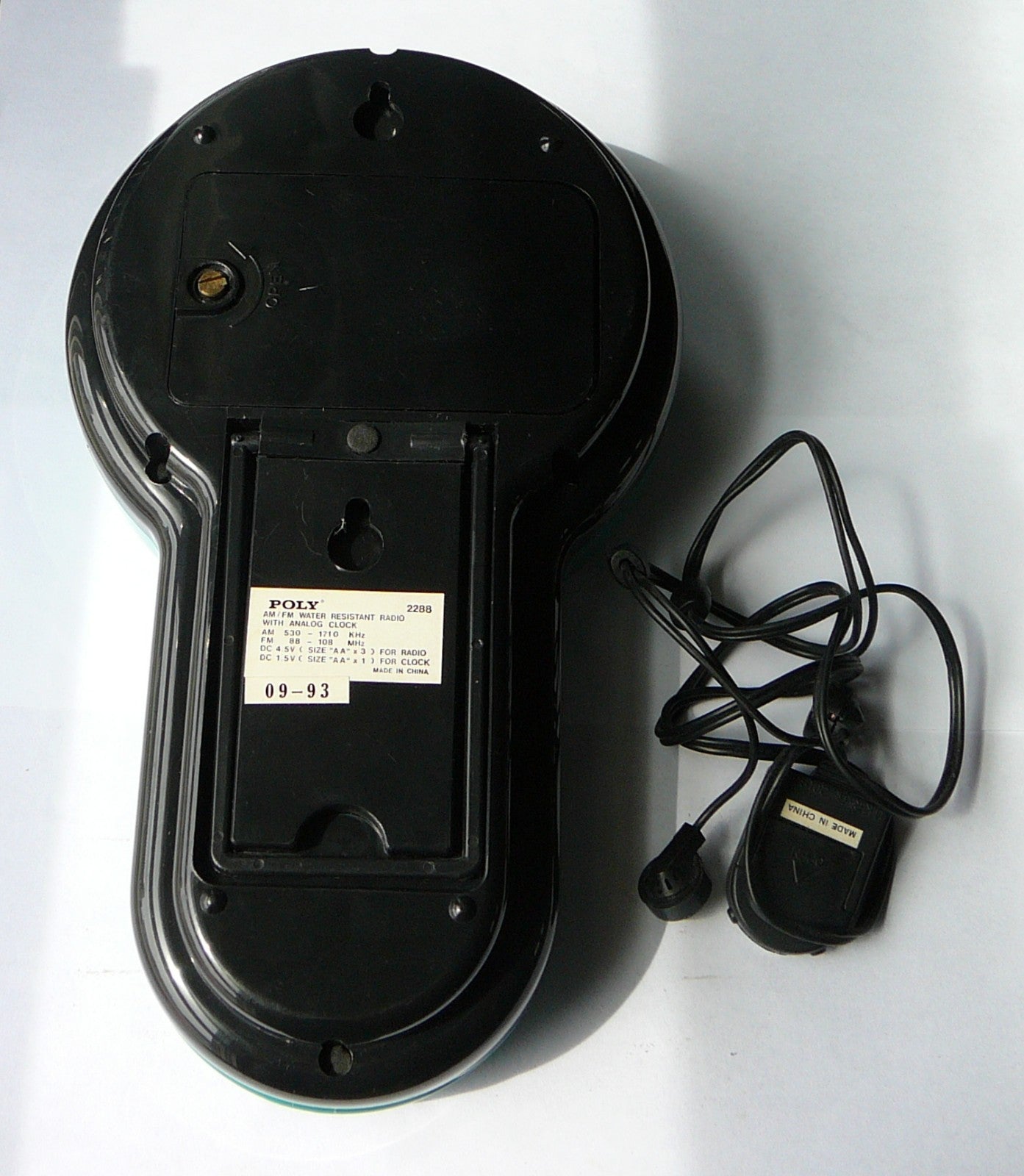 Vintage 1990's Poly AM/FM Water Resistant Clock Radio w/ Stand Hanging Works!  D1