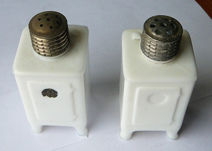Vintage Antique Refrigerator GE Salt and Pepper Shakers  D1