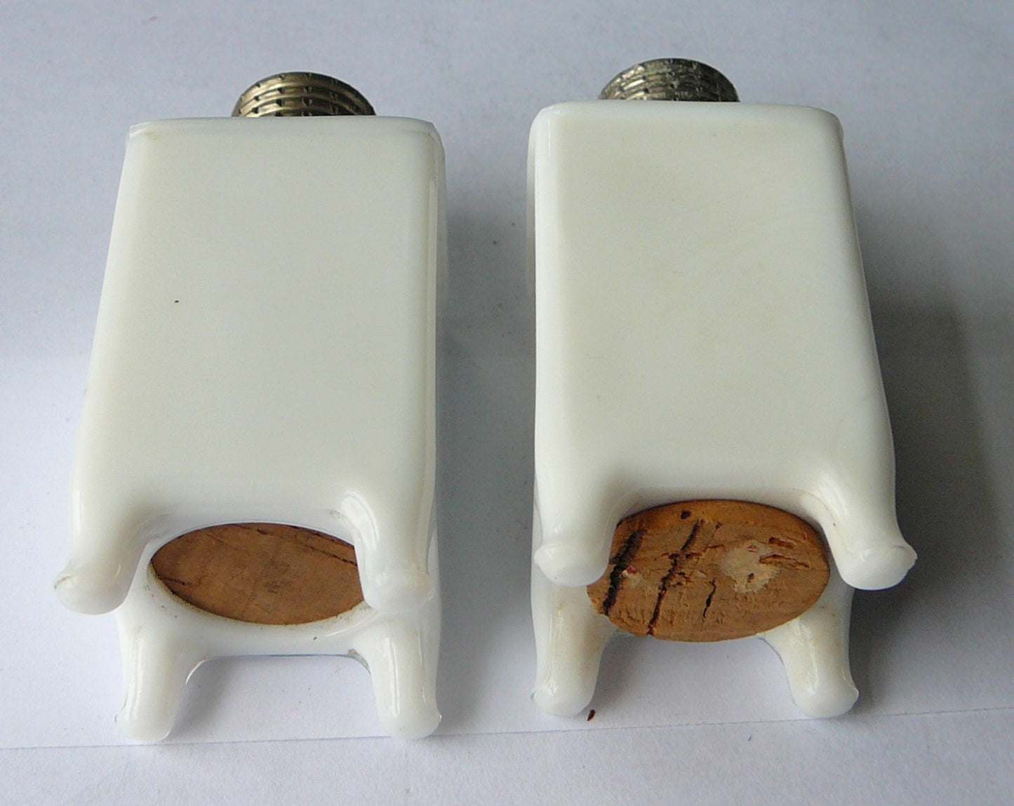 Vintage Antique Refrigerator GE Salt and Pepper Shakers  D1