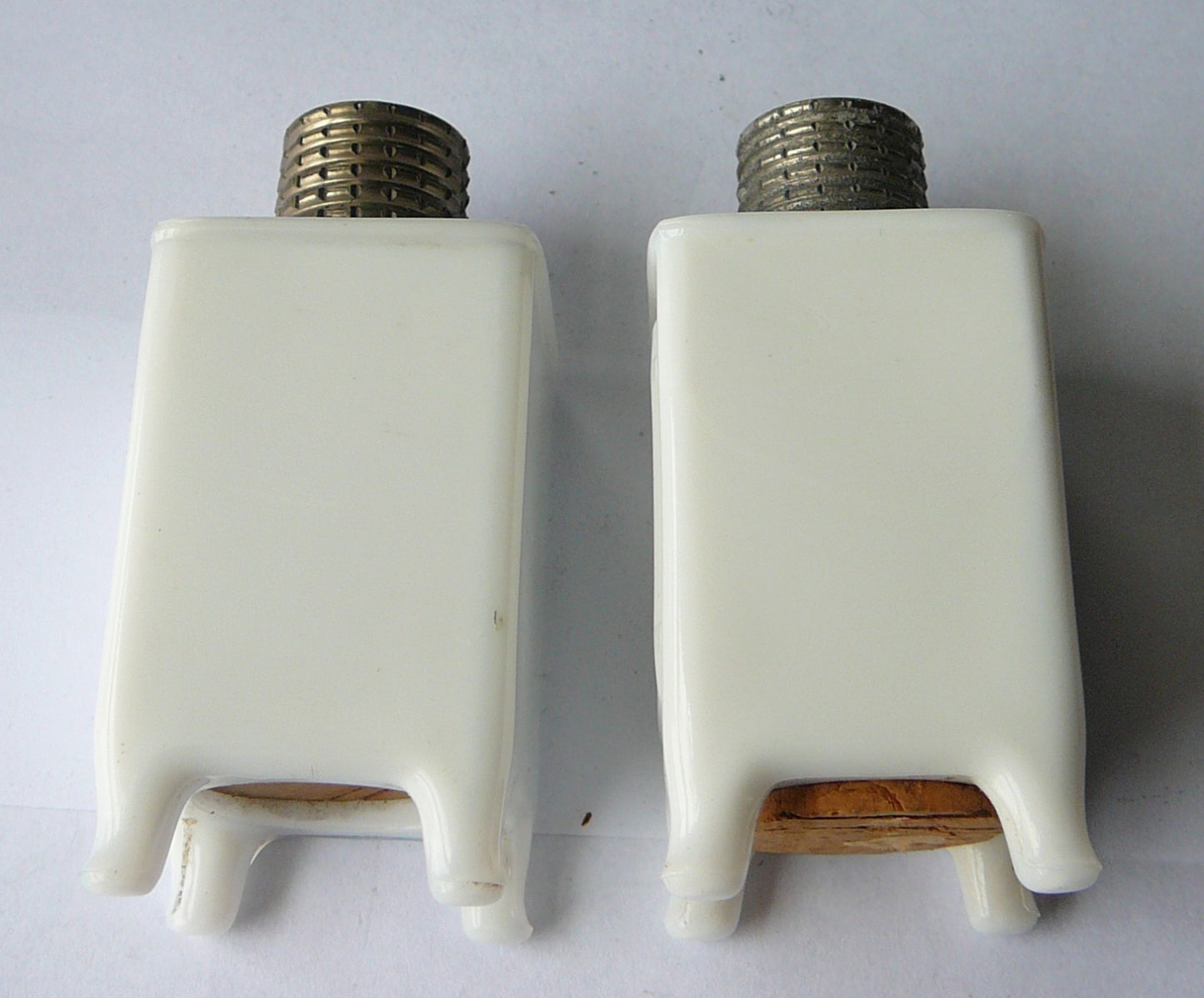 Vintage Antique Refrigerator GE Salt and Pepper Shakers  D1