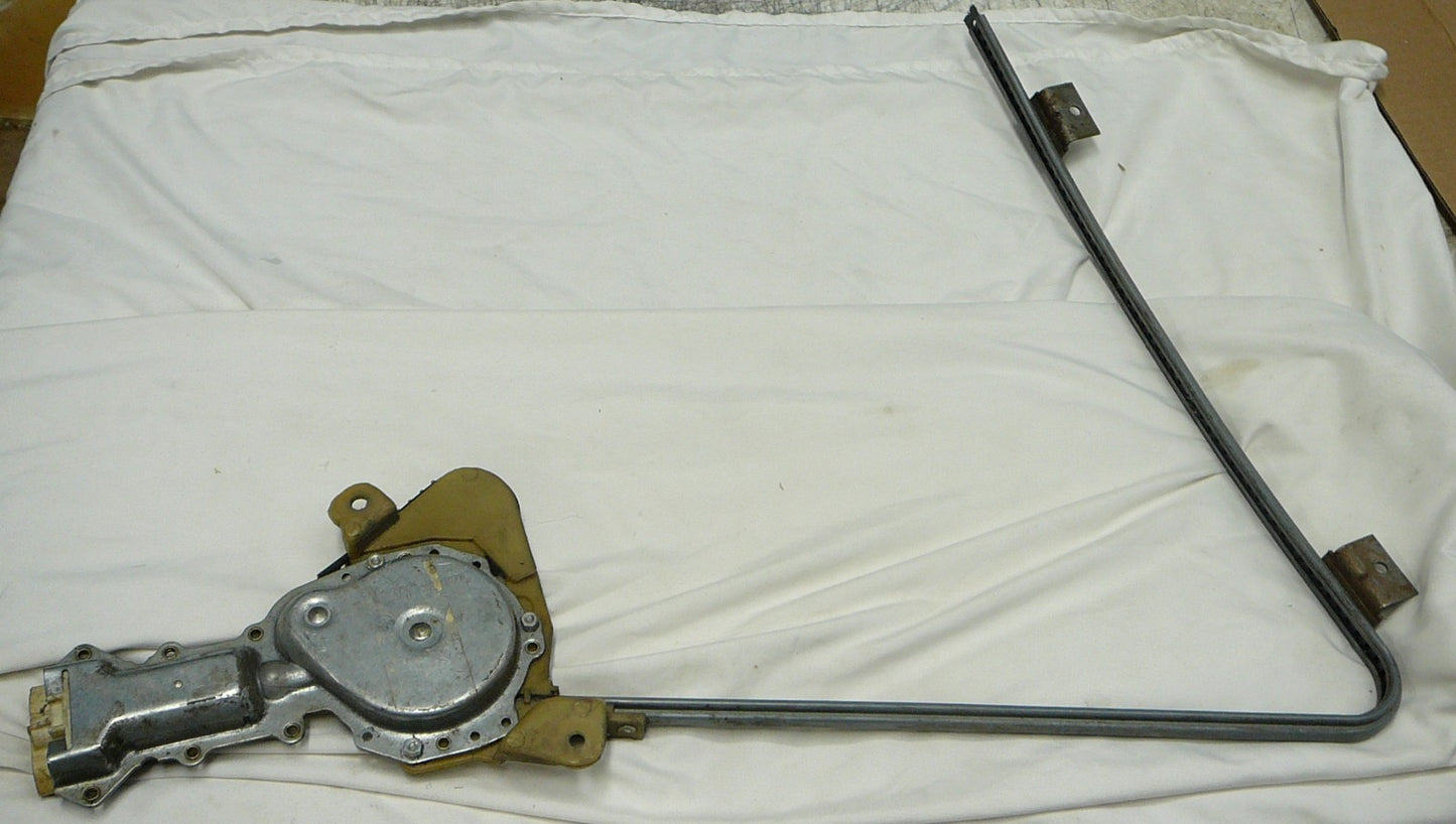 90 - 97  Oldsmobile Cutlass Front Left Window Regulator  16621070   20085721  B5