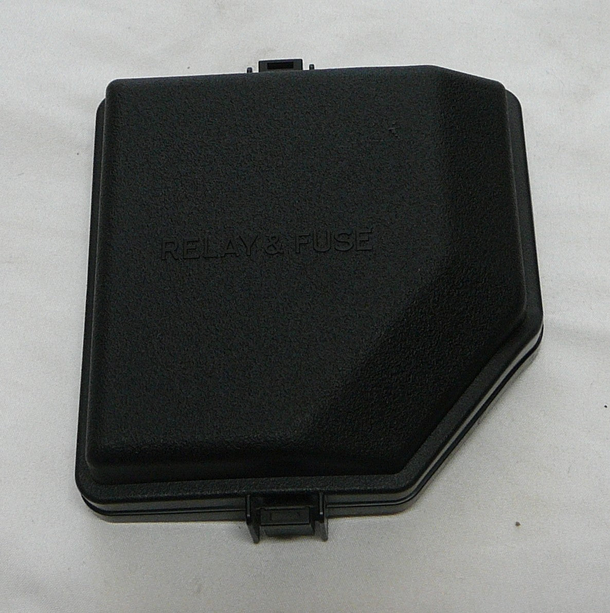 2013 - 2014 Toyota Avalon Fuse Relay Box Fusebox Cover Lid 82662-33320  R1