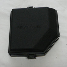 2013 - 2014 Toyota Avalon Fuse Relay Box Fusebox Cover Lid 82662-33320  R1