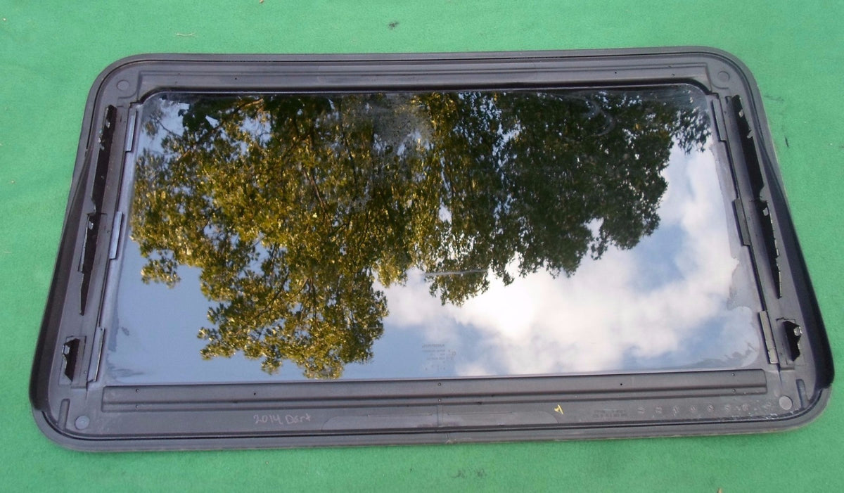 2015 - 2017 Chrysler 200 OEM Factory Sunroof Glass 68250104AA