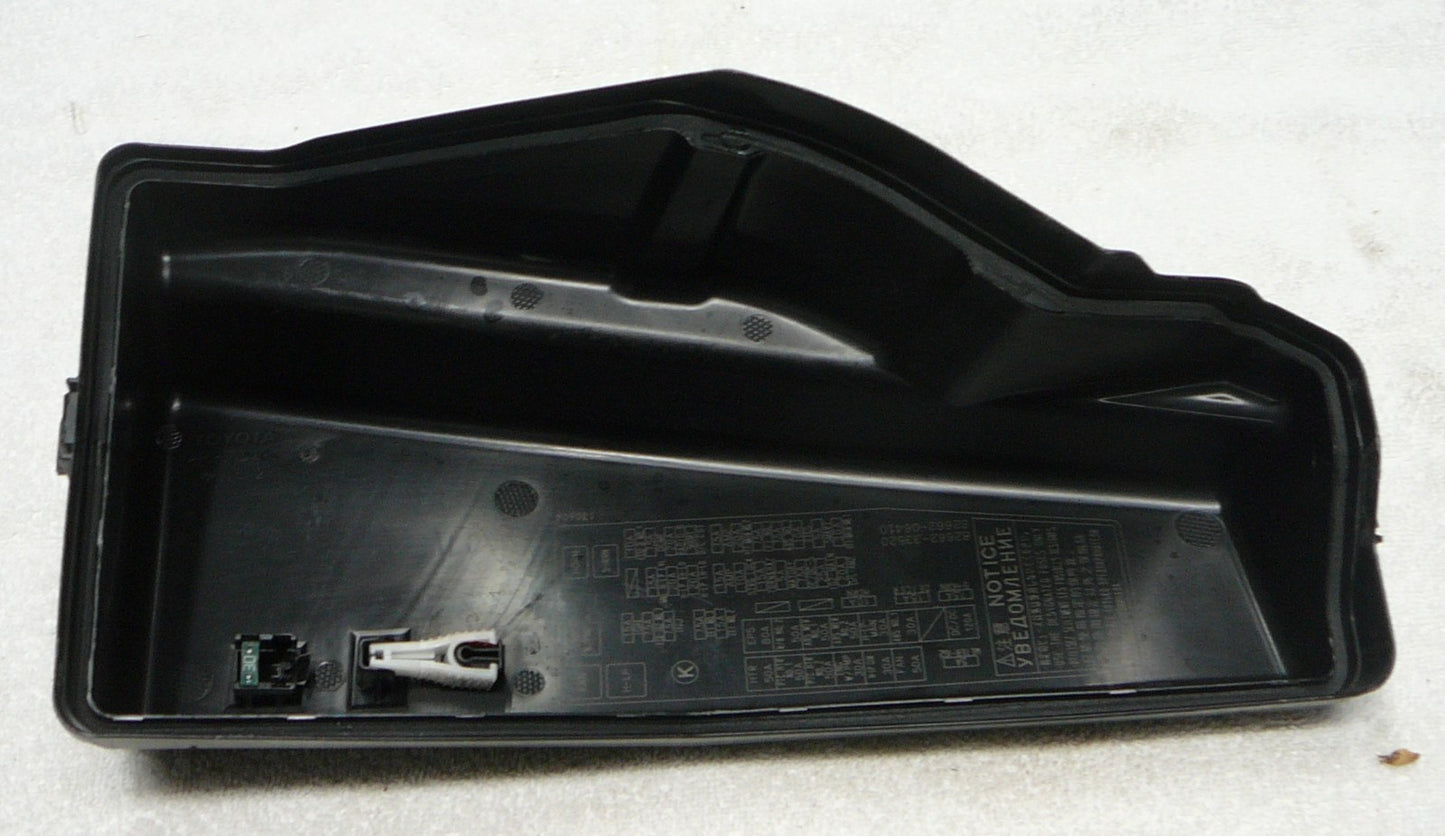 13 - 18 Toyota Avalon 12 - 15 Camry Fuse Relay Cover OEM 82662-06200  R1