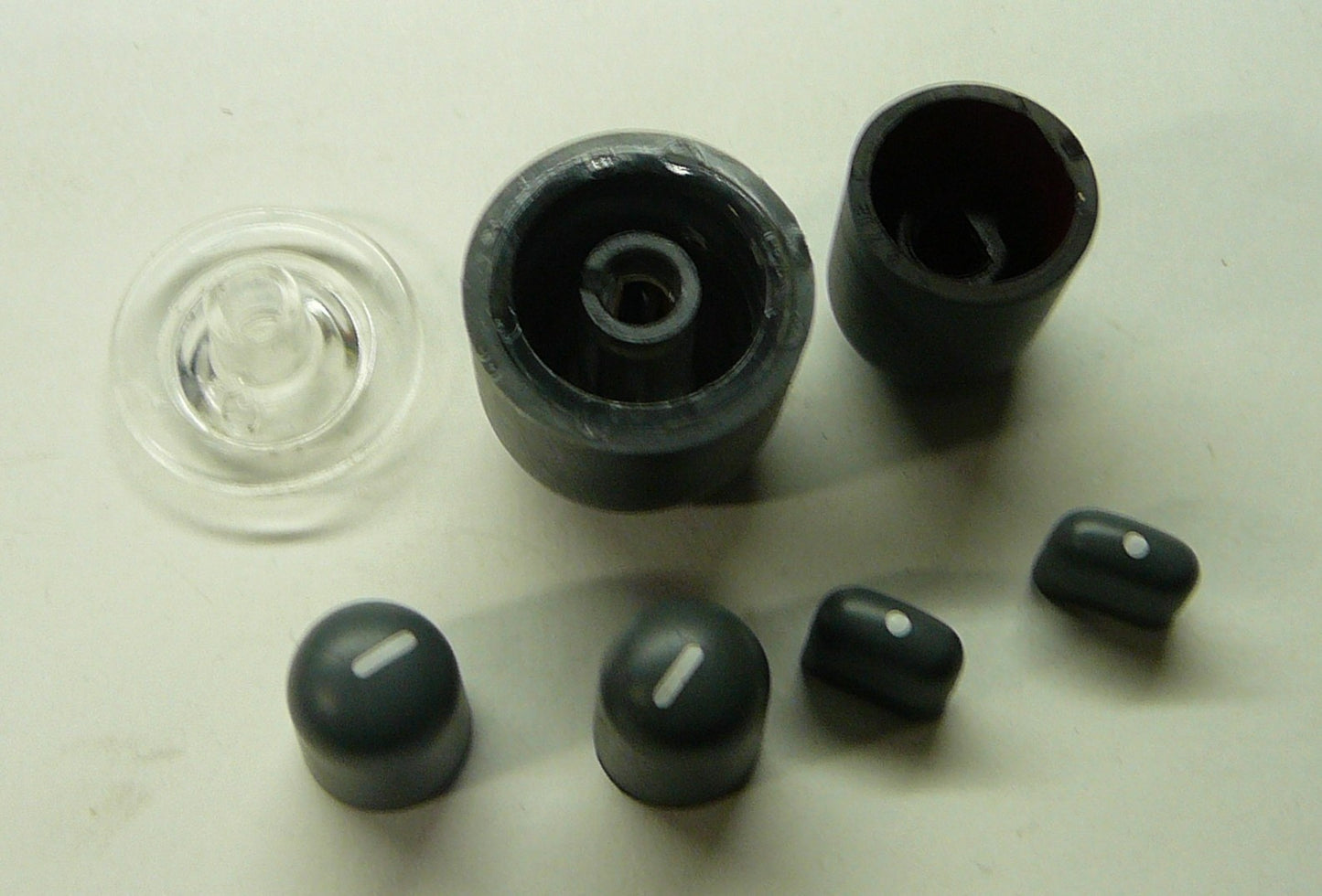 2003 PONTIAC GRAND PRIX RADIO STEREO TUNER VOLUME CONTROL KNOB SET OEM