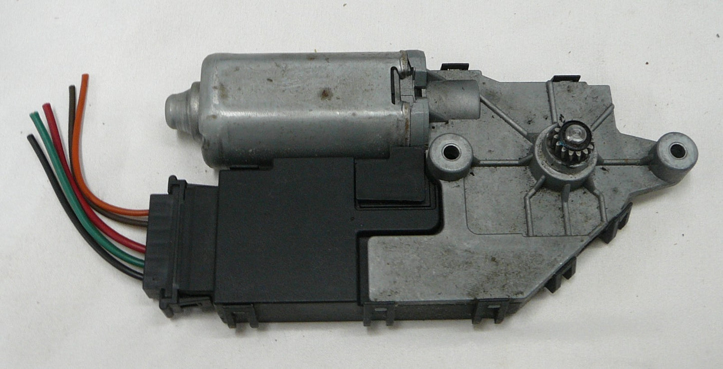 05 - 06 Avalanche Escalade Tahoe Yukon Sunroof Moon Roof Motor 15224754 OEM SM3