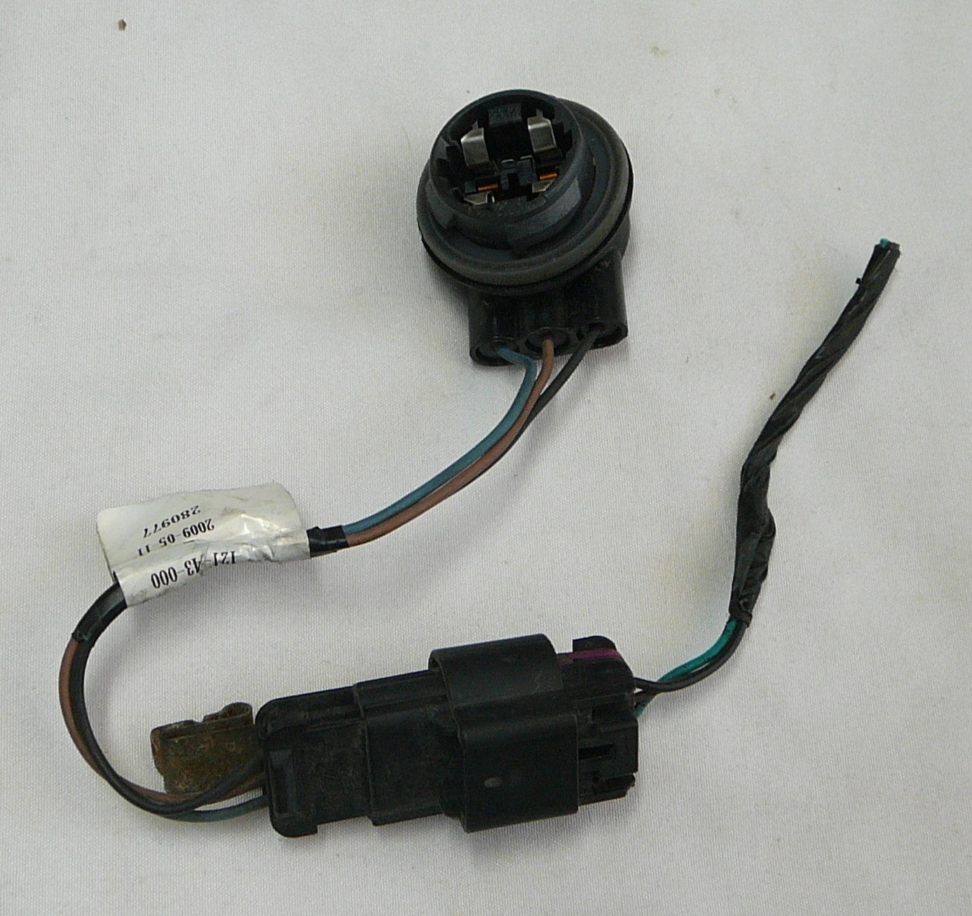 2008 - 2012 Chevy Malibu Socket Rear L or R Taillight Brake Plug 15943290 A11