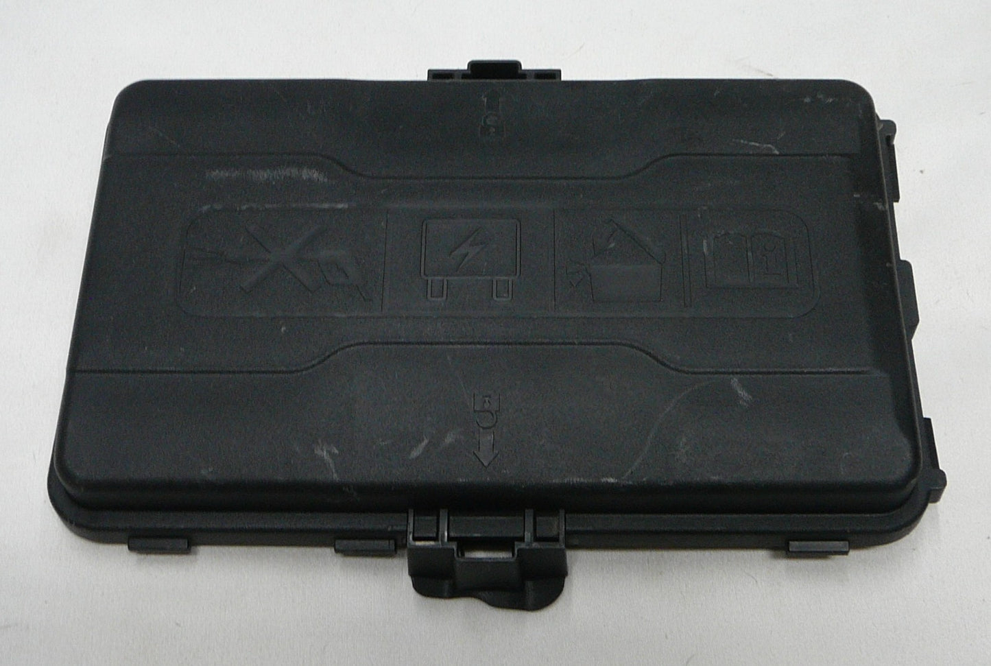 2017 - 2025 Chevy Malibu Engine Compartment Fuse Relay Cover OEM 42810645 R1