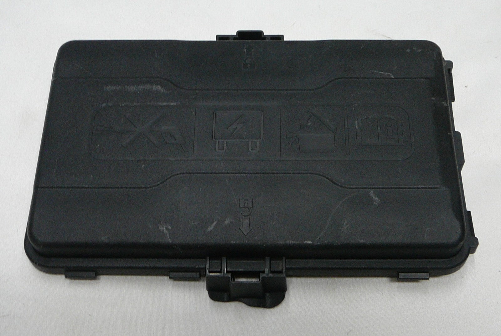2017 - 2025 Chevy Malibu Engine Compartment Fuse Relay Cover OEM 42810645 R1