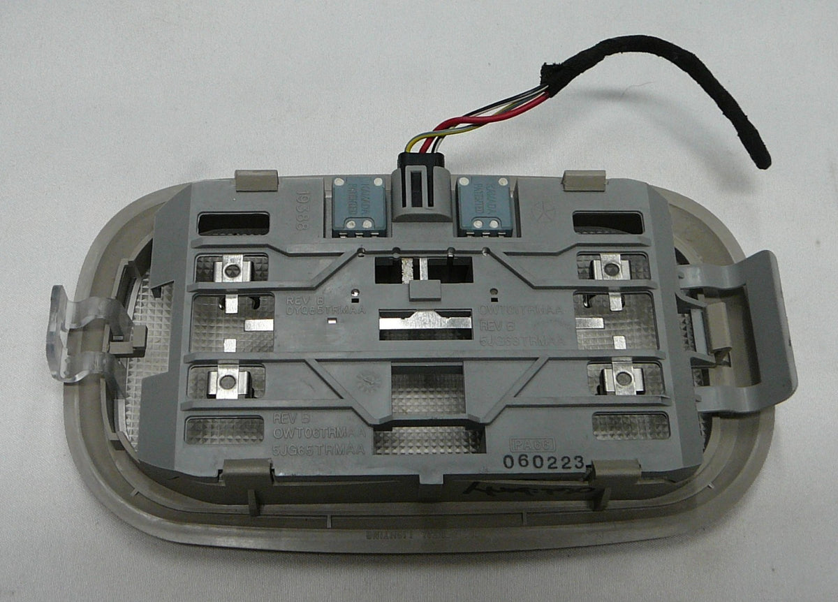 2005 - 2007 Jeep Liberty Overhead Center Map Dome Light OEM WT06BD1AA  AD1