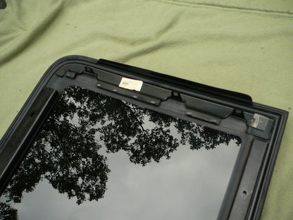 2011 - 2023 CHRYSLER 300 OEM FACTORY FRONT SUNROOF GLASS PANEL 68127965AC