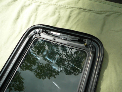 2010 - 2015 HONDA CROSSTOUR OEM FACTORY SUNROOF GLASS PANEL 70200-TP6-A01