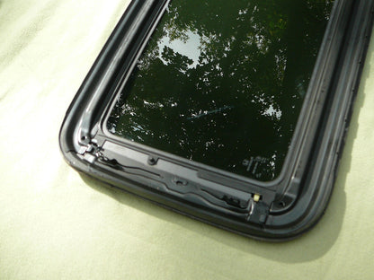 2010 - 2015 HONDA CROSSTOUR OEM FACTORY SUNROOF GLASS PANEL 70200-TP6-A01