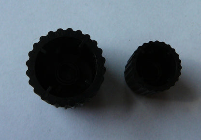 2004 CHRYSLER TOWN & COUNTRY RADIO STEREO TUNER KNOB SET OEM P05091605AC