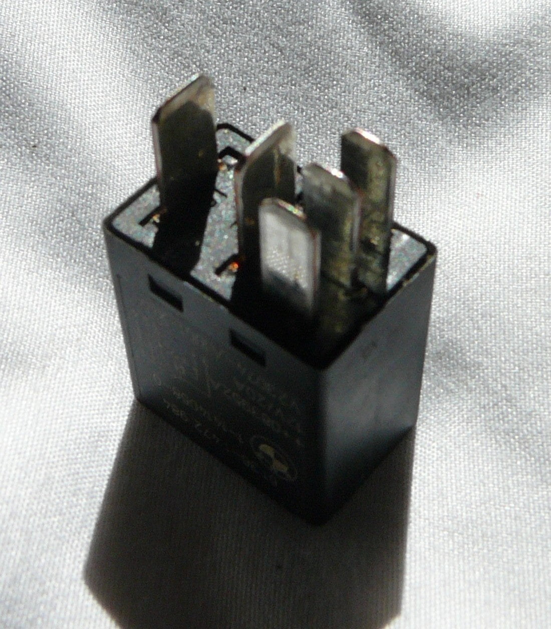 BMW TYCO RELAY V23074-A1001-X57,  61.36-1472984 1 YEAR  WARRANTY TESTED B1