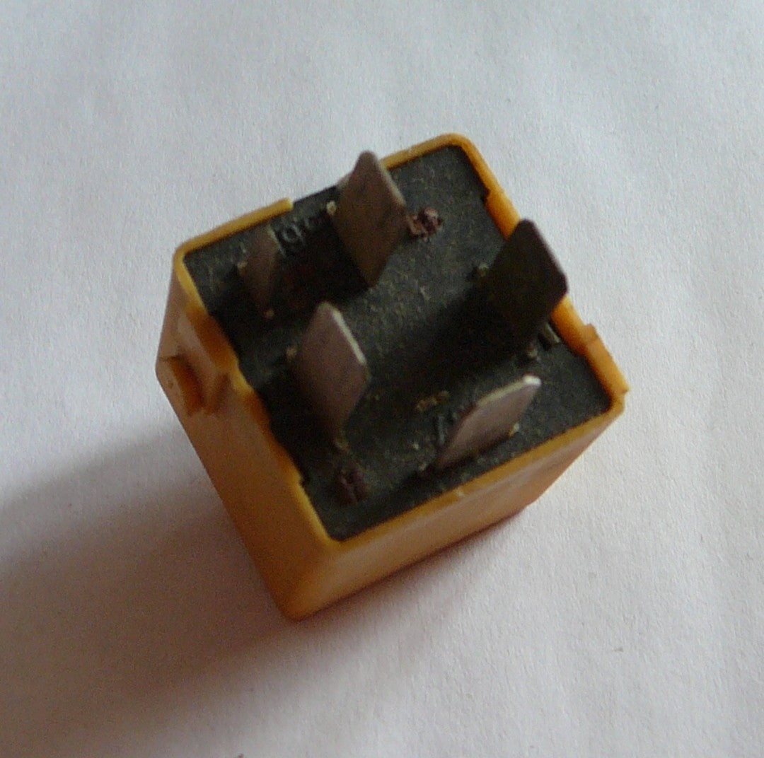OEM BMW RELAY 1390383.3, 22210514  1  WARRANTY TESTED B1