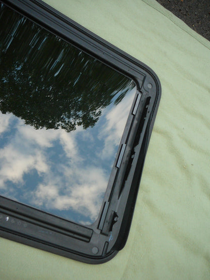 11 - 22 JEEP GRAND CHEROKEE SINGLE PANE OEM FACTORY SUNROOF GLASS  68082476AB