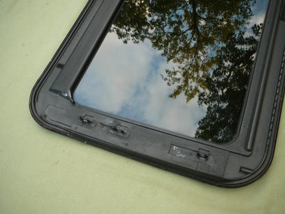 2000 - 2003 VOLKSWAGON GTI SUNROOF GLASS 8D9-877-071-C; 8D9877071C